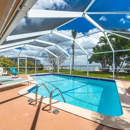 Heated Pool, Ping Pong Table, Sleeps 10 - Villa Sunset Riverhouse